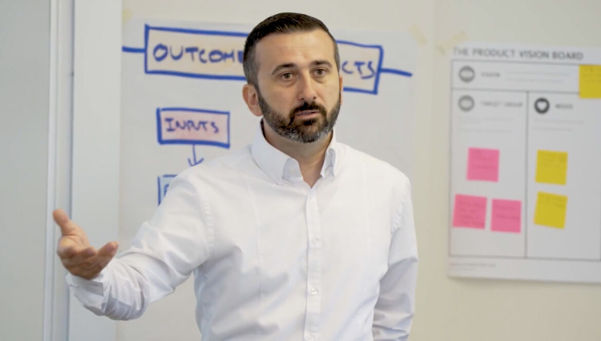 Miljan Bajic leading an agile training class